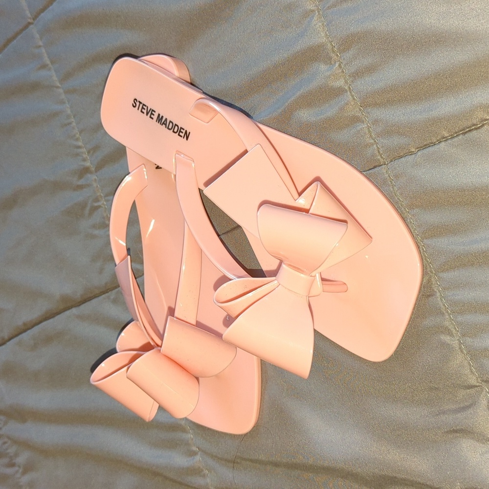 Steve Madden Pink Bow Flip Flops